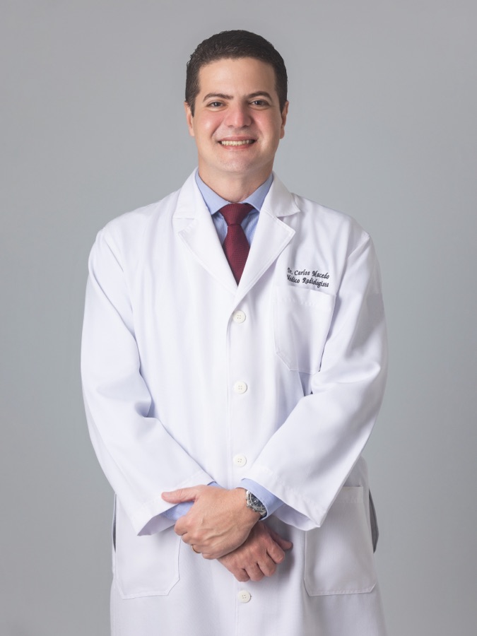Dr. Carlos Leite de Macedo Filho, médico radiologista, em retrato de estúdio